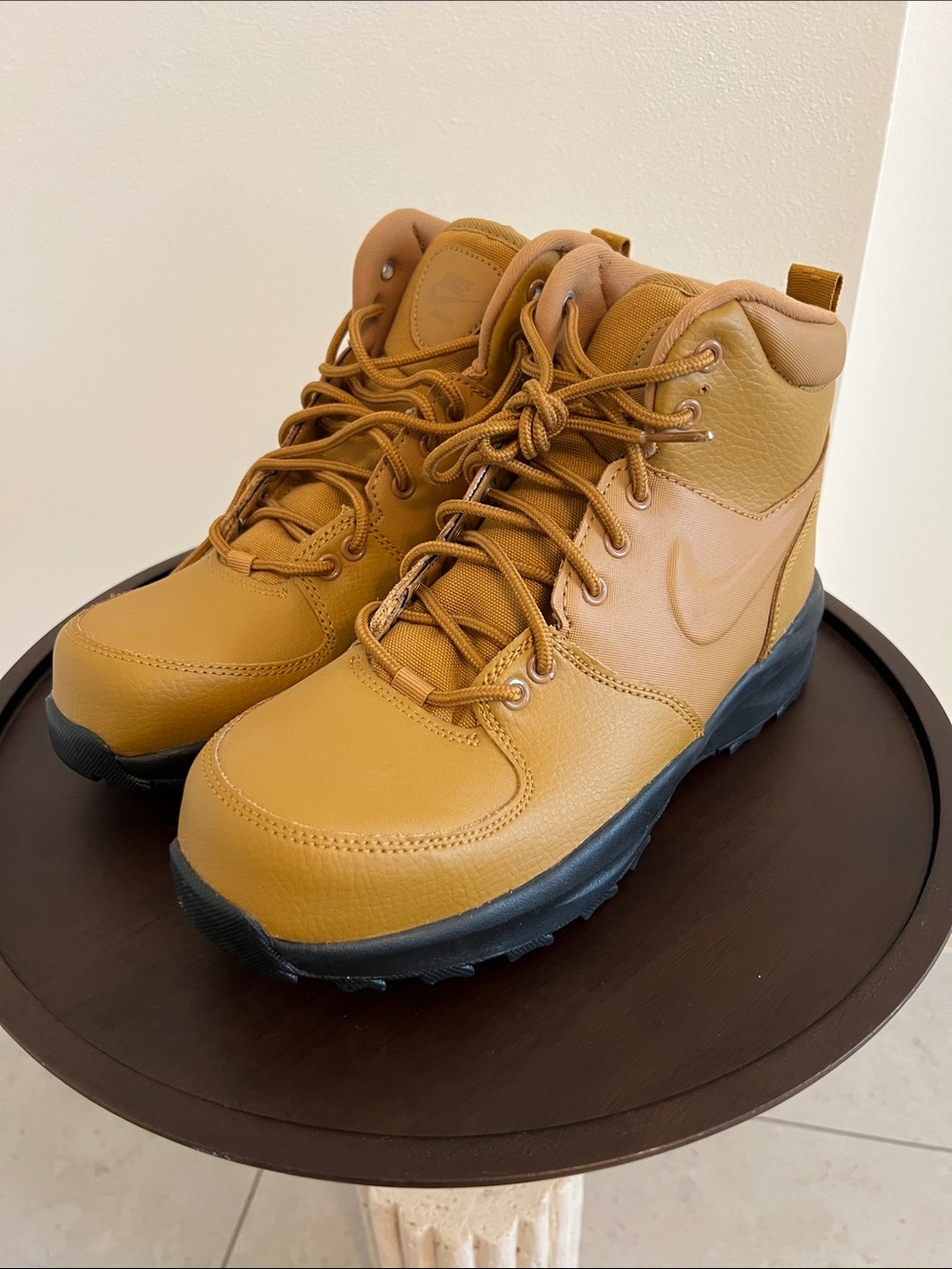 Nike Wheat/Tan Outdoor Boots with Black Outsole